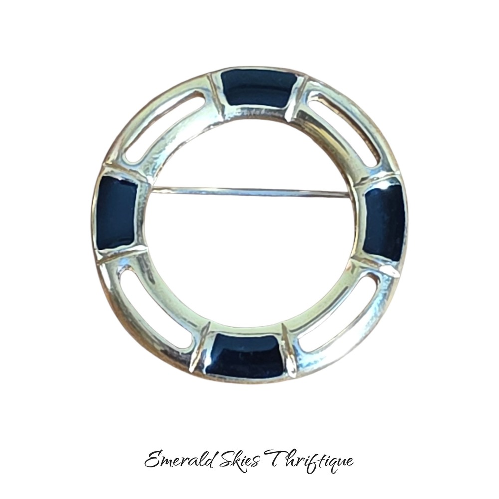 Vintage monet circle brooch, black and gold tone. Free shopping‎